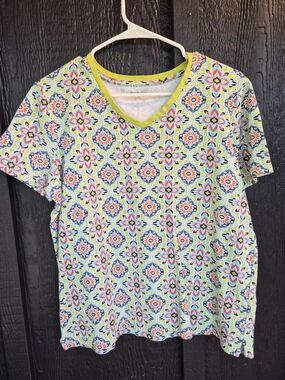 Kim Rogers Floral Medallion V-Neck Tee in Lime Trim